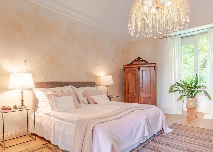 Svastics Kuria בית הארחה 4*